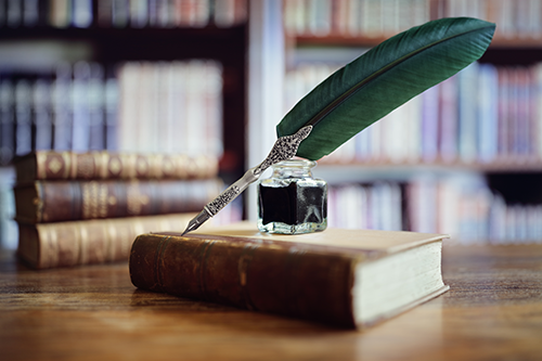 Quill Pen On An Old Book In A Library Weztdqj